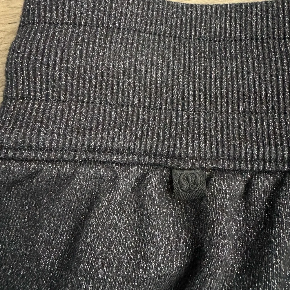 Lululemon Scuba High-Rise Jogger *Sparkle
Black Sz 4 - Picture 8 of 9
